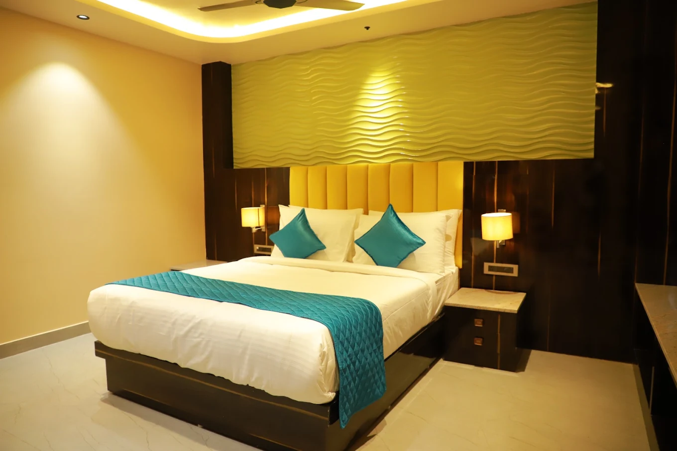SEA DECK STANDARD ROOM .webp